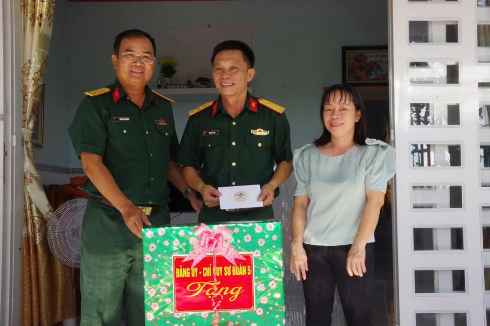 Trung đoàn 271 bàn giao 'Nhà tình nghĩa' cho quân nhân có hoàn cảnh khó khăn