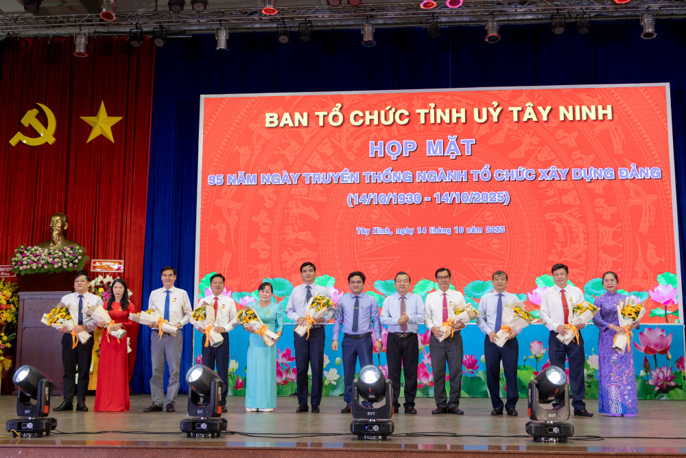 Tây Ninh: Họp mặt kỷ niệm 95 năm Ngày truyền thống ngành Tổ chức xây dựng Đảng