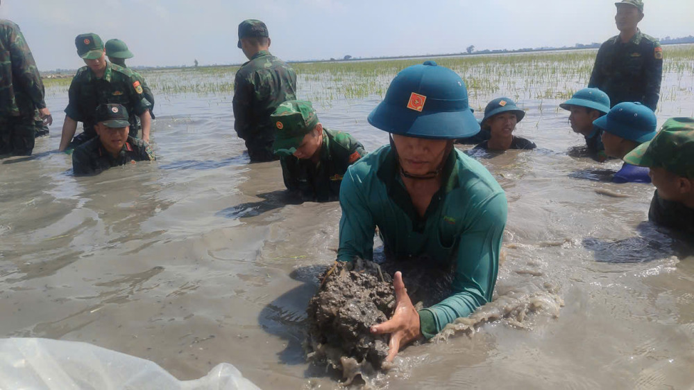 Tây Ninh: Huy động lực lượng khẩn trương khắc phục sự cố vỡ đê