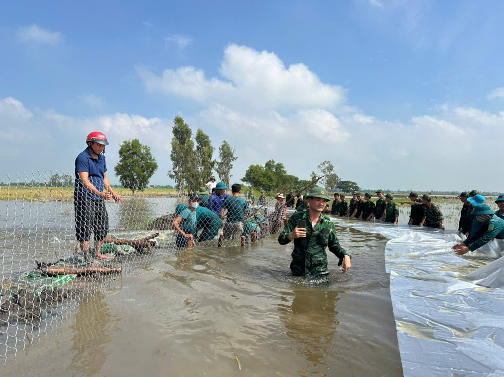 Tây Ninh: Huy động lực lượng khẩn trương khắc phục sự cố vỡ đê