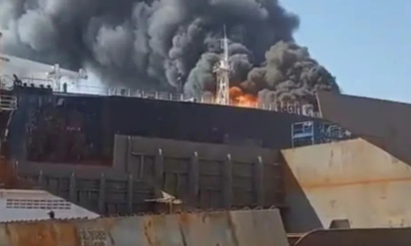 Cháy tàu chở dầu ở Indonesia, ít nhất 10 người thiệt mạng