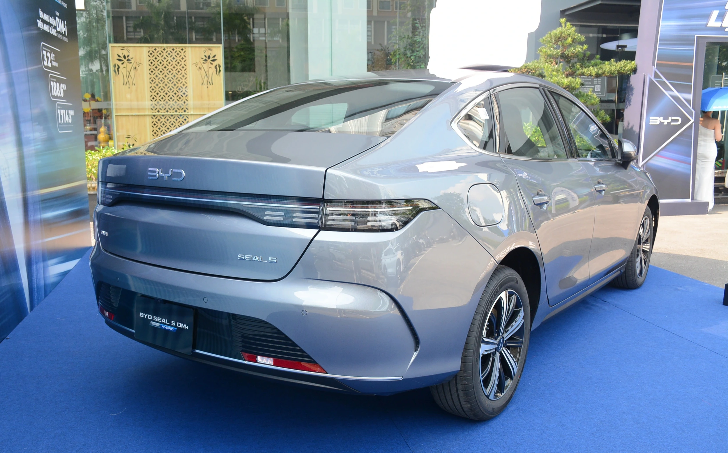 BYD Seal 5 chốt giá 696 triệu, sedan hạng hạng C đầu tiên dùng công nghệ PHEV