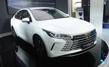 BYD Seal 5 chốt giá 696 triệu, sedan hạng hạng C đầu tiên dùng công nghệ PHEV