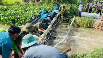 Tây Ninh: Tiếp tục xảy ra sự cố vỡ đê bao tại Đồng Tháp Mười Tây Ninh: Tiếp tục xảy ra sự cố vỡ đê bao tại Đồng Tháp Mười