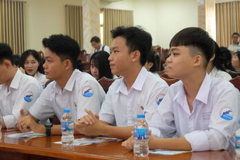 Hơn 350 người lao động, học sinh, sinh viên tham gia phiên giao dịch việc làm