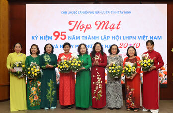 Ấm áp buổi họp mặt 20/10 của Câu lạc bộ Cán bộ phụ nữ hưu trí Tây Ninh