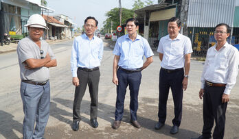 Lãnh đạo xã Cần Giuộc khảo sát công trình đường Bà Kiểu - Huỳnh Thị Thinh và Đường tỉnh 826C