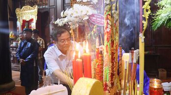 Phó Chủ tịch UBND tỉnh Nguyễn Hồng Thanh dự lễ giỗ Bổn Cảnh Thành Hoàng Đặng Văn Châu tại đình Thanh Phước Phó Chủ tịch UBND tỉnh Nguyễn Hồng Thanh dự lễ giỗ Bổn Cảnh Thành Hoàng Đặng Văn Châu tại đình Thanh Phước