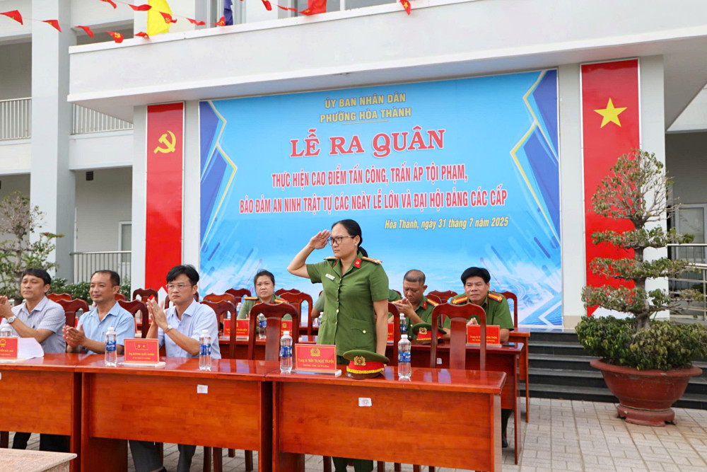 Tận tụy với công việc, hết lòng vì Nhân dân