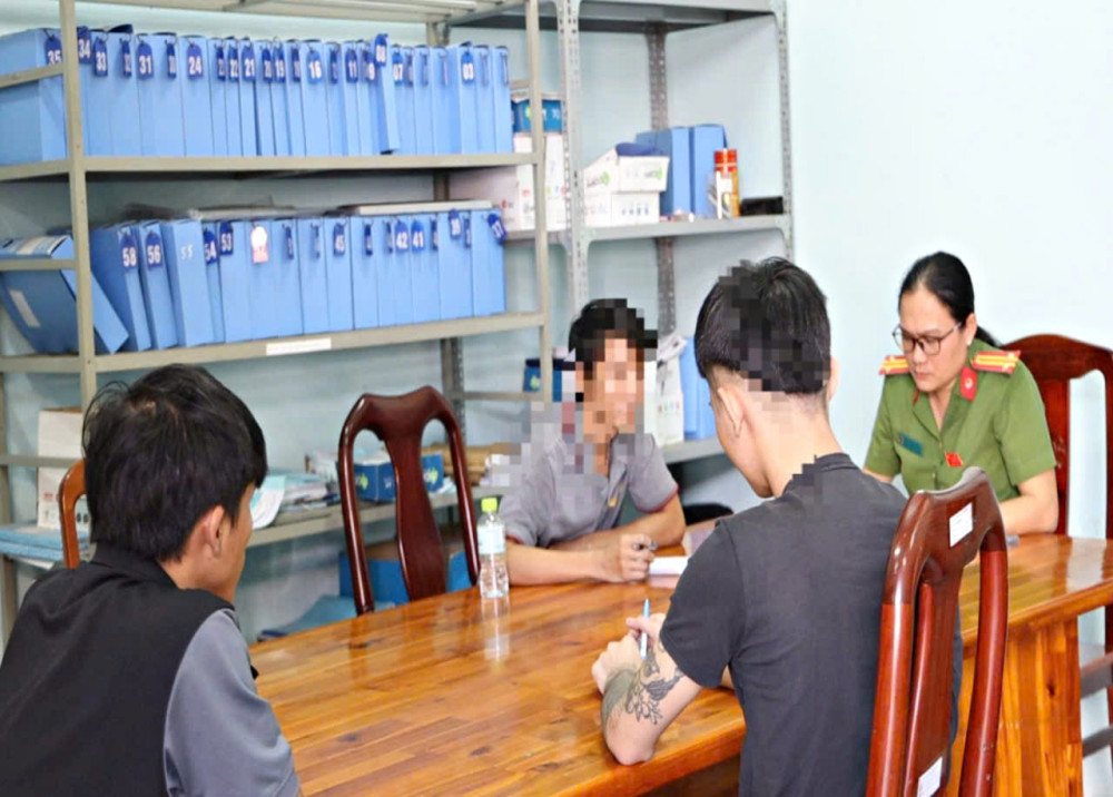 Tận tụy với công việc, hết lòng vì Nhân dân