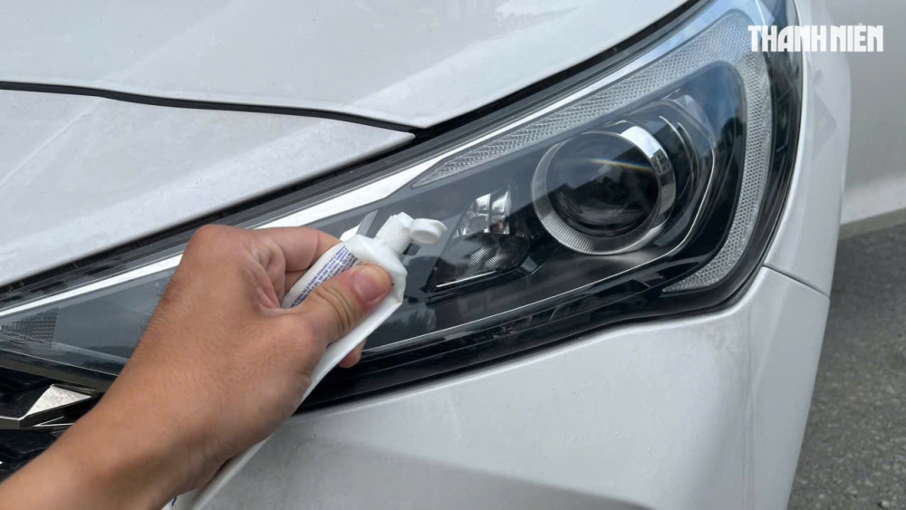 Thực hư việc làm sạch đèn pha ô tô bị ố vàng bằng kem đánh răng