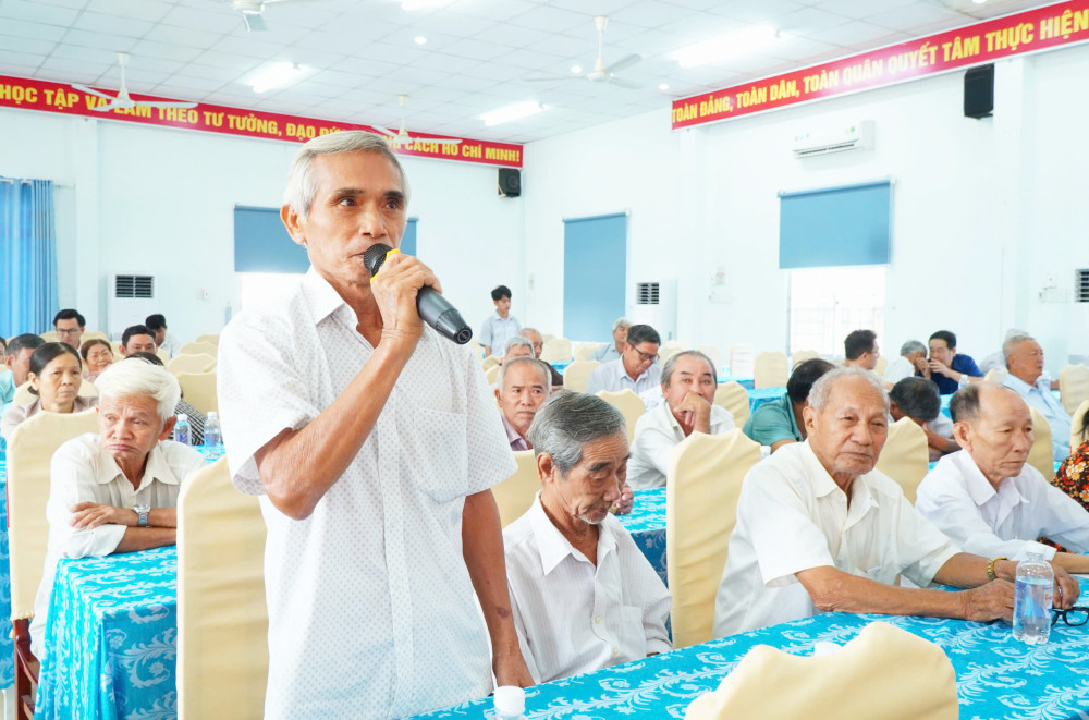 Chủ tịch UBND xã Phước Lý đối thoại với Nhân dân