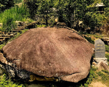 'Cuốn sử đá' bí ẩn giữa đại ngàn Tuyên Quang