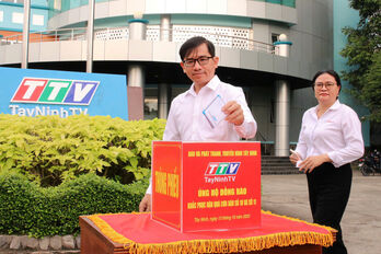 Trong gian khó càng tỏa sáng tình dân tộc, nghĩa đồng bào