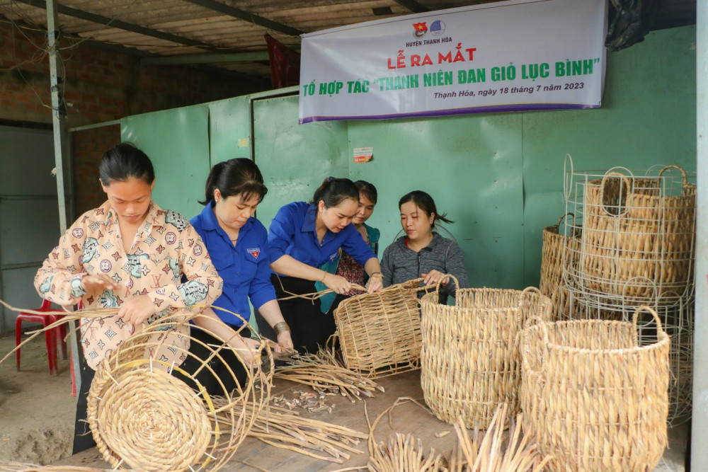 Phát huy vai trò của phụ nữ trong thời đại mới