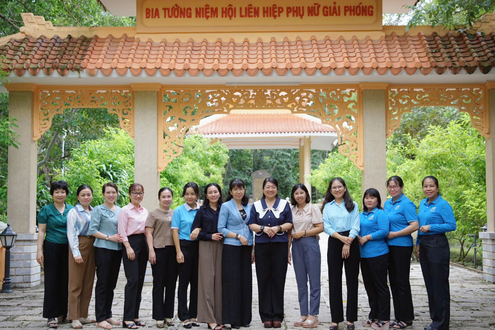 Phát huy vai trò của phụ nữ trong thời đại mới