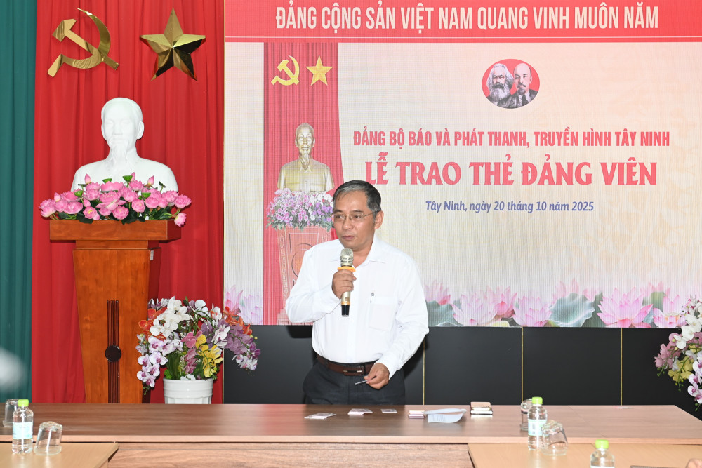 Phó Tổng Biên tập Báo và phát thanh, truyền hình Tây Ninh Đặng Hoàng Thái phát biểu tại buổi lễ