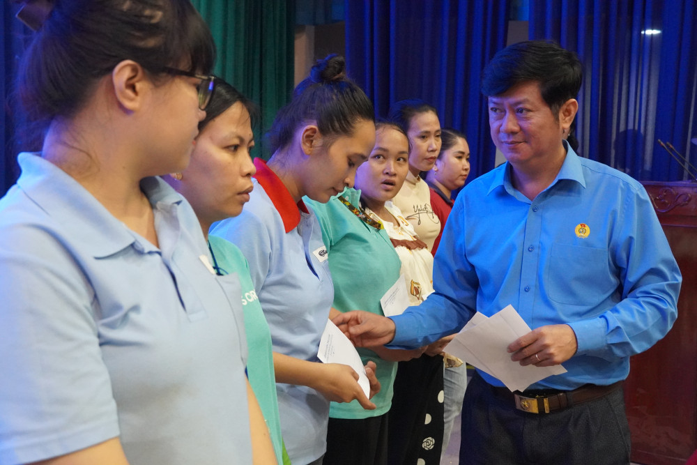 Chăm lo cho người lao động - từ quan tâm đến hành động