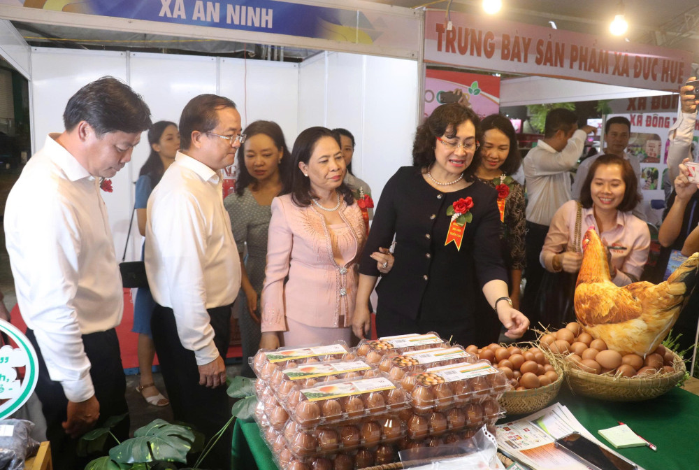 Opening of the 2025 Southern Rural Industrial Products Exhibition Fair in Tay Ninh