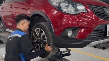 Ô tô hỏng một lốp, có phải thay cả cặp?