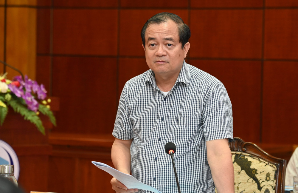 Phó Chủ tịch UBND tỉnh Nguyễn Hồng Thanh phát biểu bổ sung một số thông tin về tình hình biên giới hiện nay