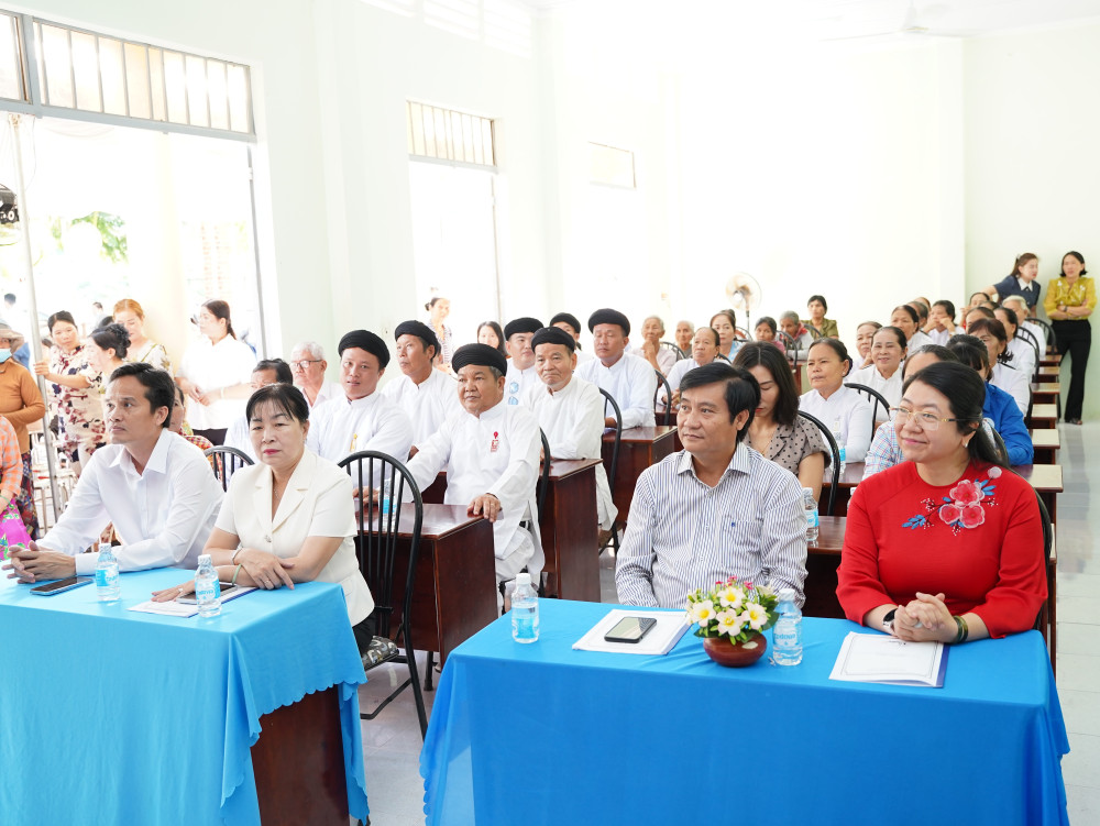 Lãnh đạo tỉnh và đại biểu tham dự Tết Sa-Un-Cô-Ka-Muôl của tộc người Tà Mun 