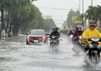 Thời tiết hôm nay 23/10: Bão Thần Gió suy yếu thành áp thấp nhiệt đới, gây mưa rất to
