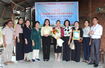 Trao bò sinh sản cho phụ nữ có hoàn cảnh khó khăn xã Hòa Hội Trao bò sinh sản cho phụ nữ có hoàn cảnh khó khăn xã Hòa Hội
