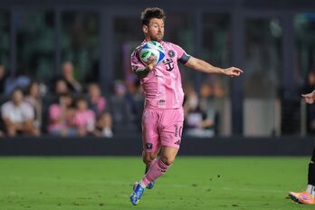 Messi gia hạn hợp đồng với Inter Miami và sẵn sàng cho World Cup 2026