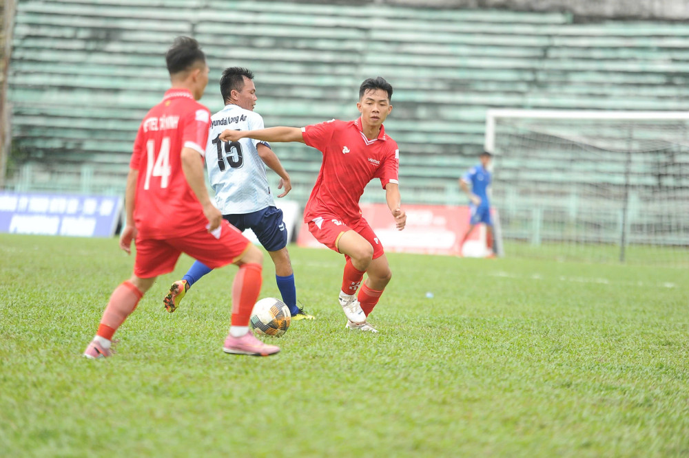 Dũng Phong FC khẳng định vị thế đội đương kim vô địch giành vé vào chung kết
