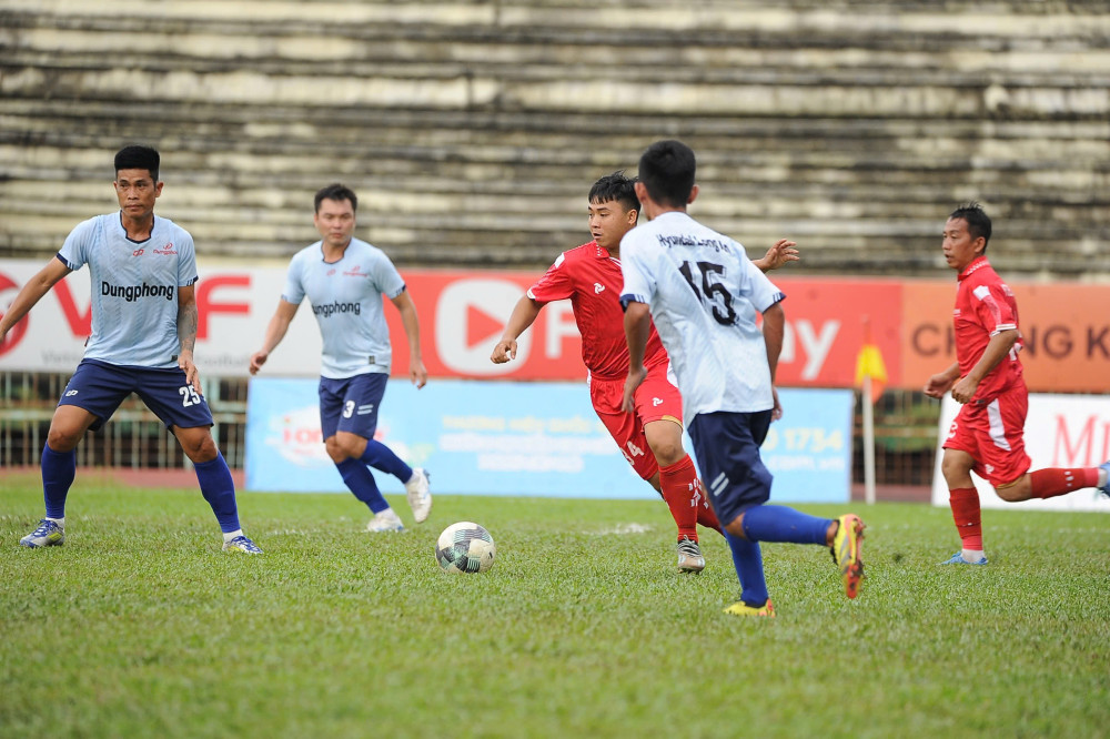Dũng Phong FC khẳng định vị thế đội đương kim vô địch giành vé vào chung kết