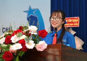Chị Đặng Thị Hiếu Ngọc giữ chức Bí thư Đoàn TNCS Hồ Chí Minh xã Long Chữ