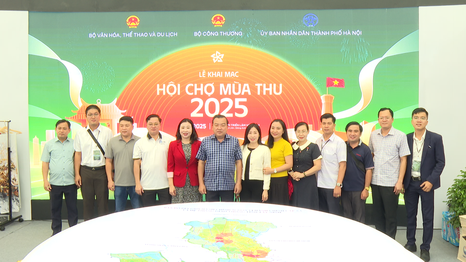 Phó Bí thư Tỉnh ủy Tây Ninh Phạm Hùng Thái tham quan Hội chợ mùa Thu năm 2025