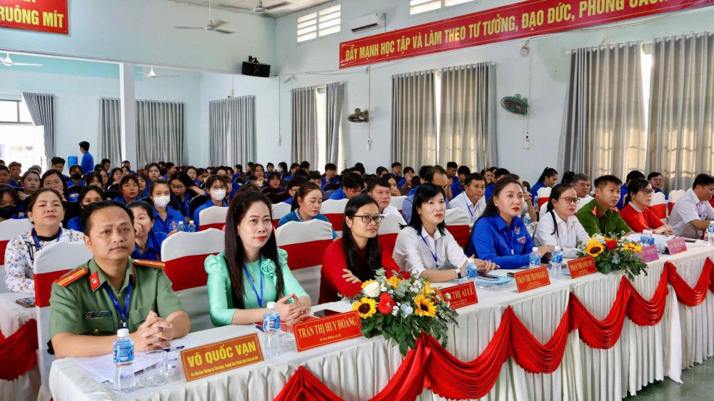 Chị Nguyễn Thị Tuyết Nhi giữ chức Bí thư Đoàn TNCS Hồ Chí Minh xã Truông Mít