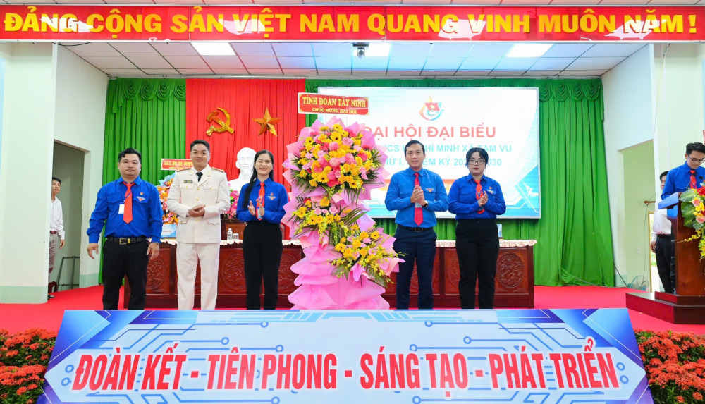 Chị Nguyễn Thị Thanh Lan giữ chức Bí thư Đoàn TNCS Hồ Chí Minh xã Tầm Vu