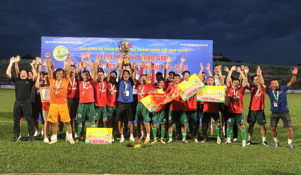Bế mạc Giải bóng đá Cúp Báo Tây Ninh lần thứ XV – 2025: Khép lại mùa giải thành công, đậm tình giao hữu