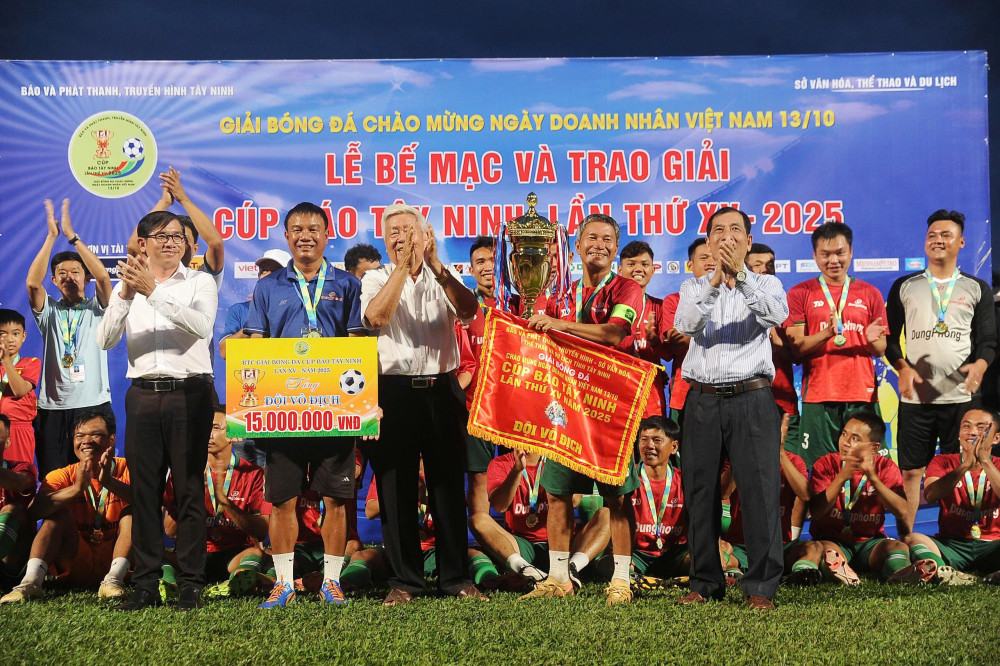 Bế mạc Giải bóng đá Cúp Báo Tây Ninh lần thứ XV – 2025: Khép lại mùa giải thành công, đậm tình giao hữu