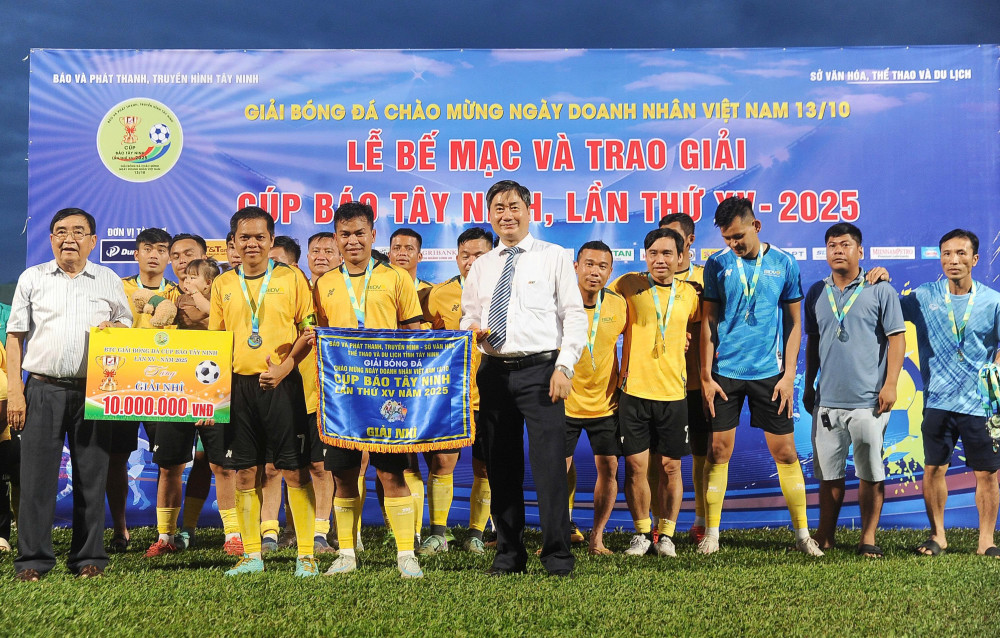 Bế mạc Giải bóng đá Cúp Báo Tây Ninh lần thứ XV – 2025: Khép lại mùa giải thành công, đậm tình giao hữu
