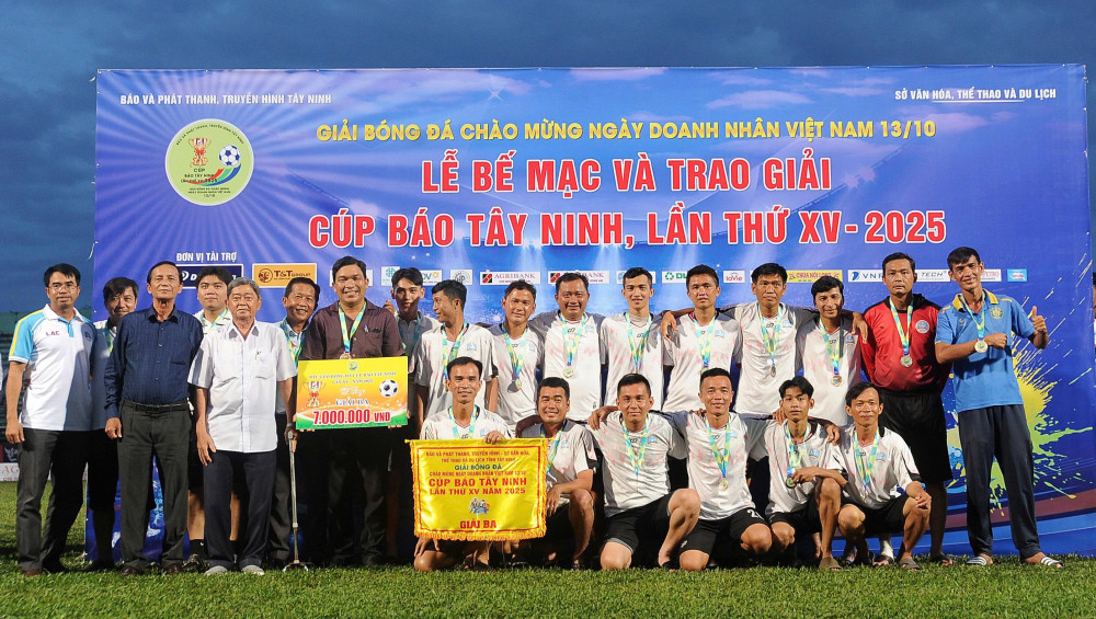 Bế mạc Giải bóng đá Cúp Báo Tây Ninh lần thứ XV – 2025: Khép lại mùa giải thành công, đậm tình giao hữu