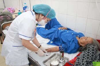 Viên chức “chân trong, chân ngoài”: Phân định rõ lĩnh vực được làm Viên chức “chân trong, chân ngoài”: Phân định rõ lĩnh vực được làm