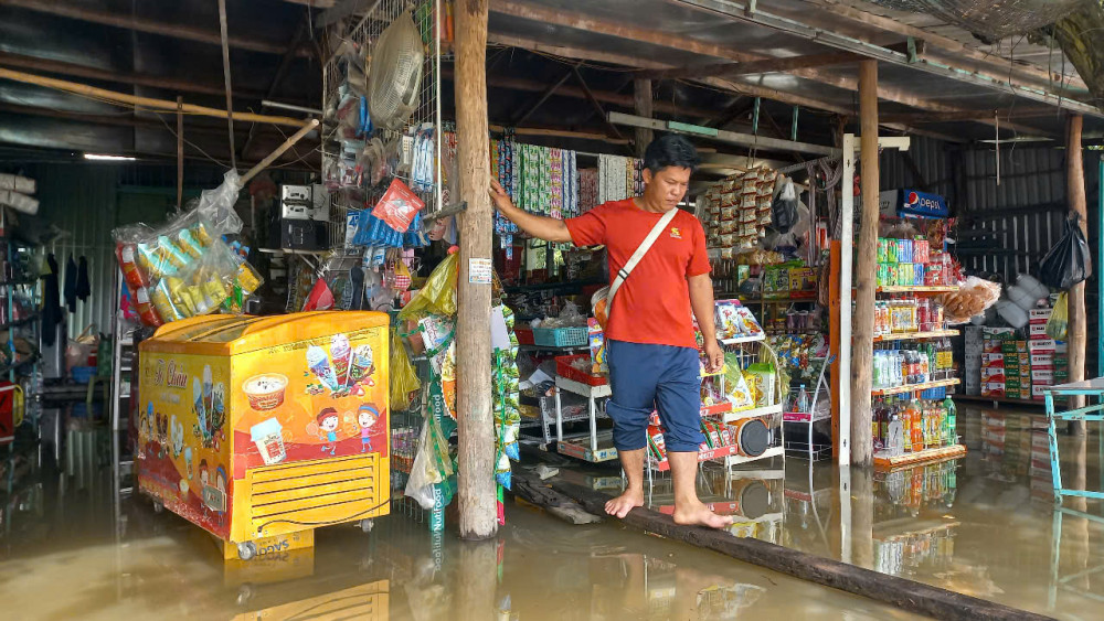 'Oằn mình' với lũ