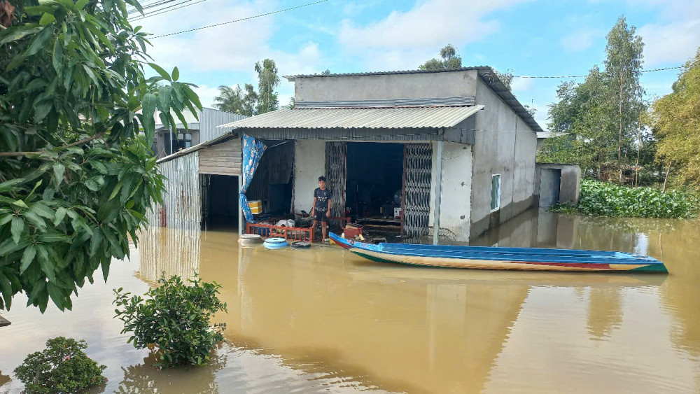 'Oằn mình' với lũ