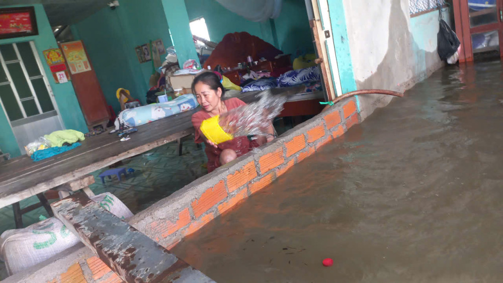 'Oằn mình' với lũ