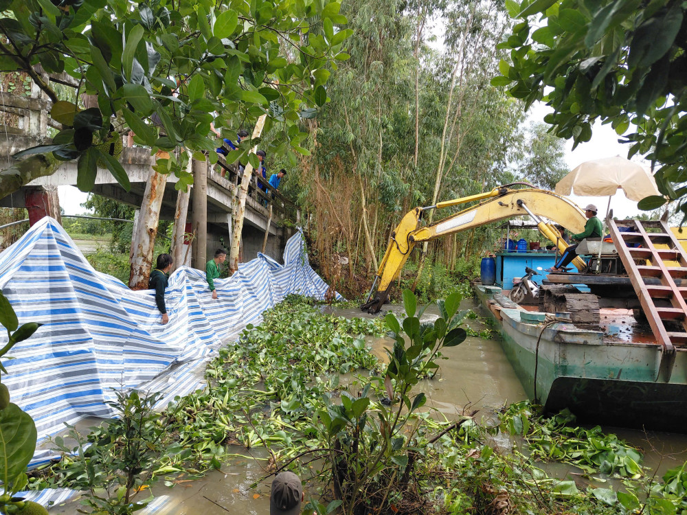 'Căng mình' ứng phó với lũ: Đê bao "oằn mình" ngăn lũ (Bài 2)