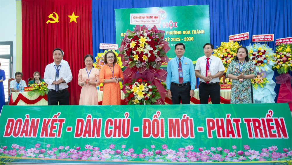 Bà Nguyễn Thị Hoàng Oanh giữ chức Chủ tịch Hội Nông dân phường Hòa Thành