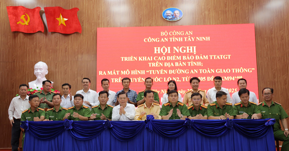 Triển khai mô hình 'Tuyến đường an toàn giao thông' trên Quốc lộ N2