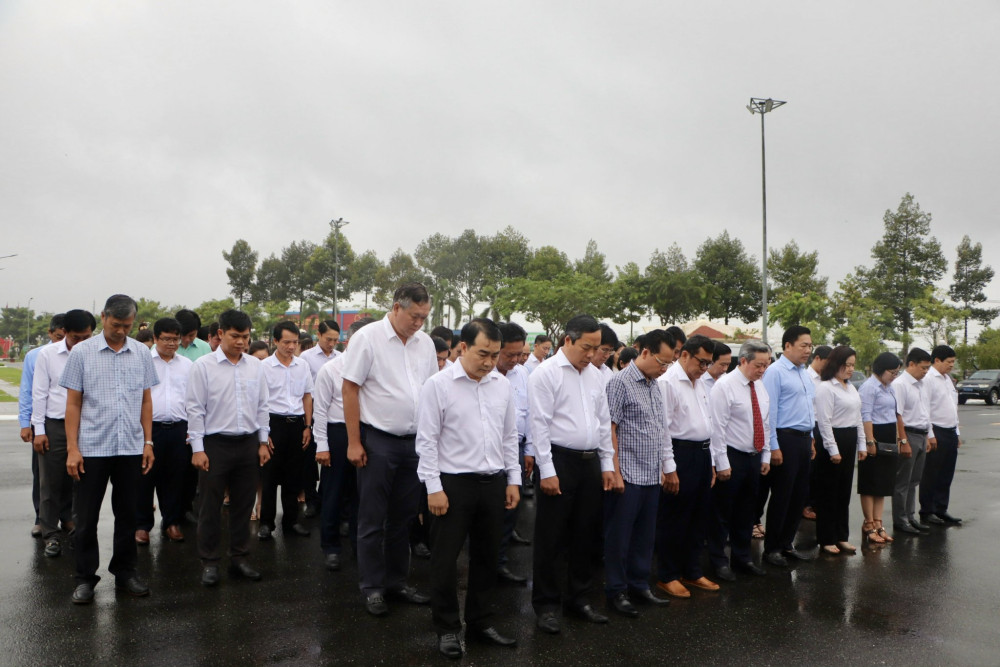 Cụm Thi đua số IV -  Ban Nội chính Trung ương dâng hương tại Đài tưởng niệm Anh hùng liệt sĩ tỉnh Tây Ninh