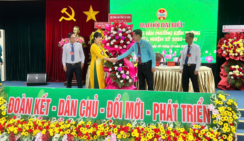 Bà Đặng Thị Duyên giữ chức Chủ tịch Hội Nông dân phường Kiến Tường