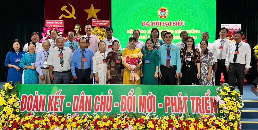 Bà Đặng Thị Duyên giữ chức Chủ tịch Hội Nông dân phường Kiến Tường