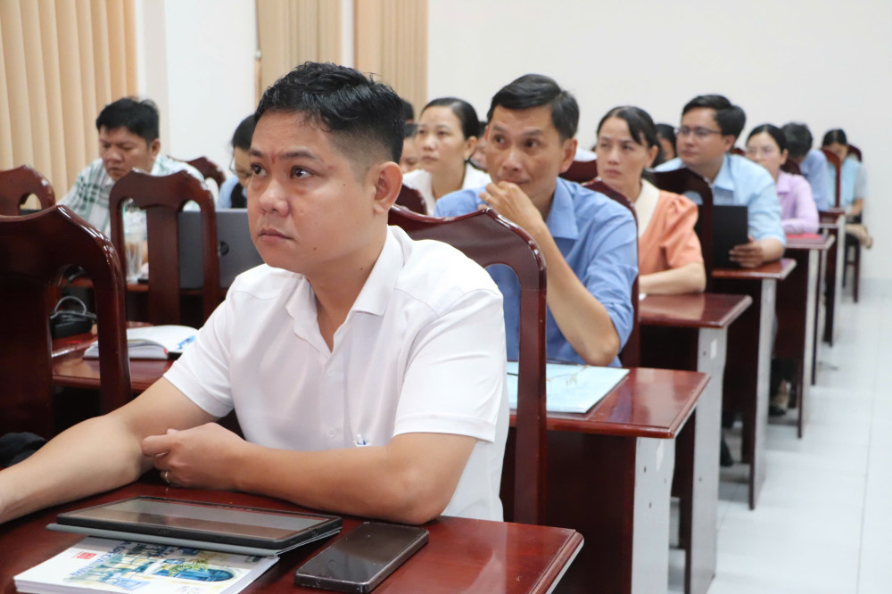 Tập huấn ứng dụng Sổ tay đảng viên điện tử